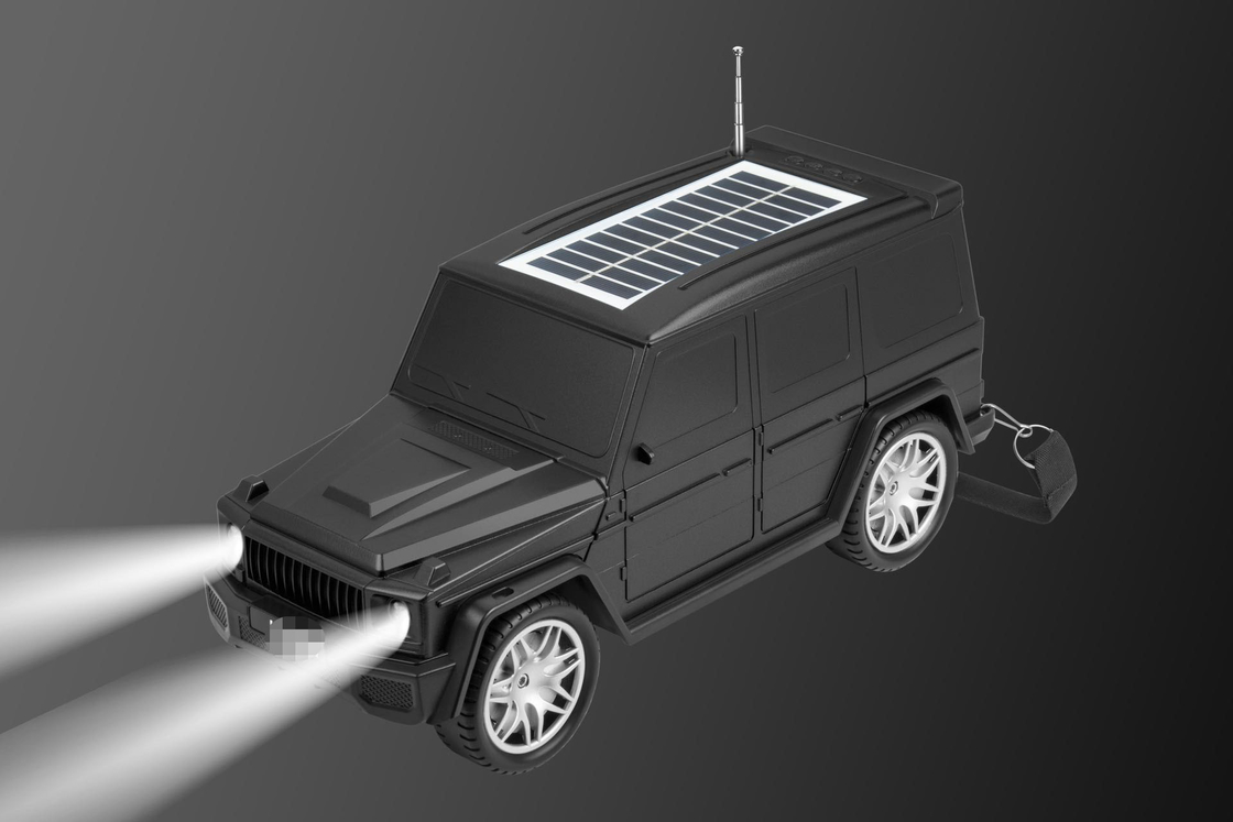 L' altoparlante bluetooth a forma di auto combina una torcia solare e funzioni radio per viaggiare in casa all' aperto