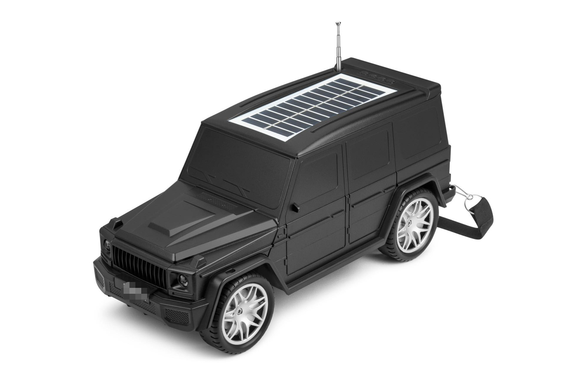 L' altoparlante bluetooth a forma di auto combina una torcia solare e funzioni radio per viaggiare in casa all' aperto