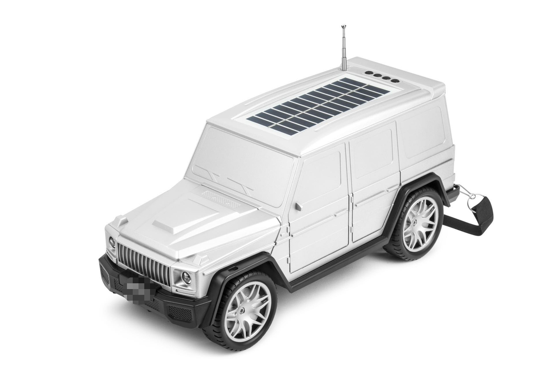 L' altoparlante bluetooth a forma di auto combina una torcia solare e funzioni radio per viaggiare in casa all' aperto