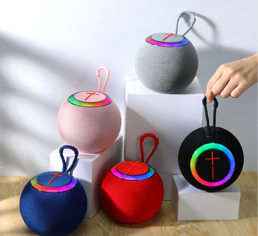 Altoparlante Bluetooth 5.3 portatile ETEK con luce RGB da 1500mAh, cinturino per appenderlo, AUX, TF, FM, riproduzione USB