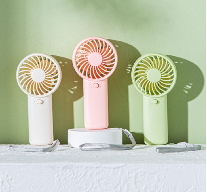 Ventilatore portatile a batteria AAA 2W corpo in ABS dimensioni 6*3.7*12.5cm peso 53.7g leggero con cordino verde rosso bianco